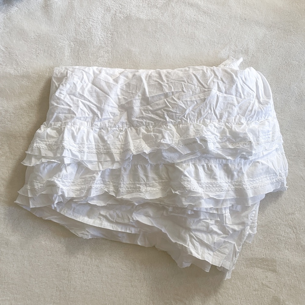 LIKE NEW Pottery Barn Kids Sadie Organic Ruffle White Crib Skirt
